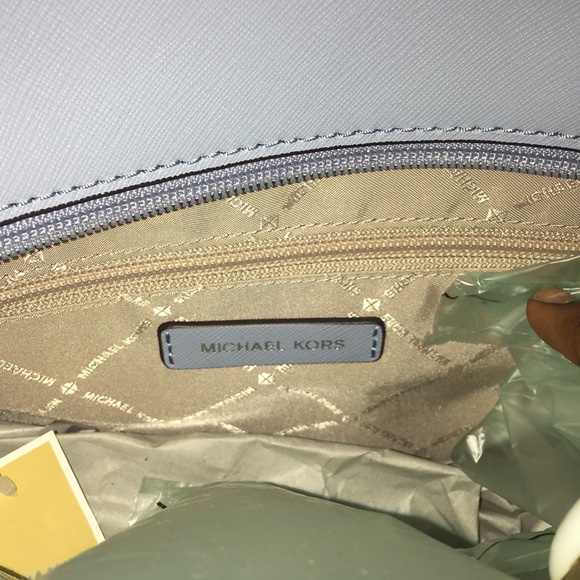 Micheal Kors Gilly Pale Blue Travel Drawstring - Picture 4 of 5